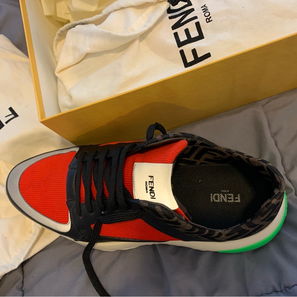 Fendi Men’s Red and Black Low-Top Logo Accent Sneaker (Size: EU 10 / US 11)